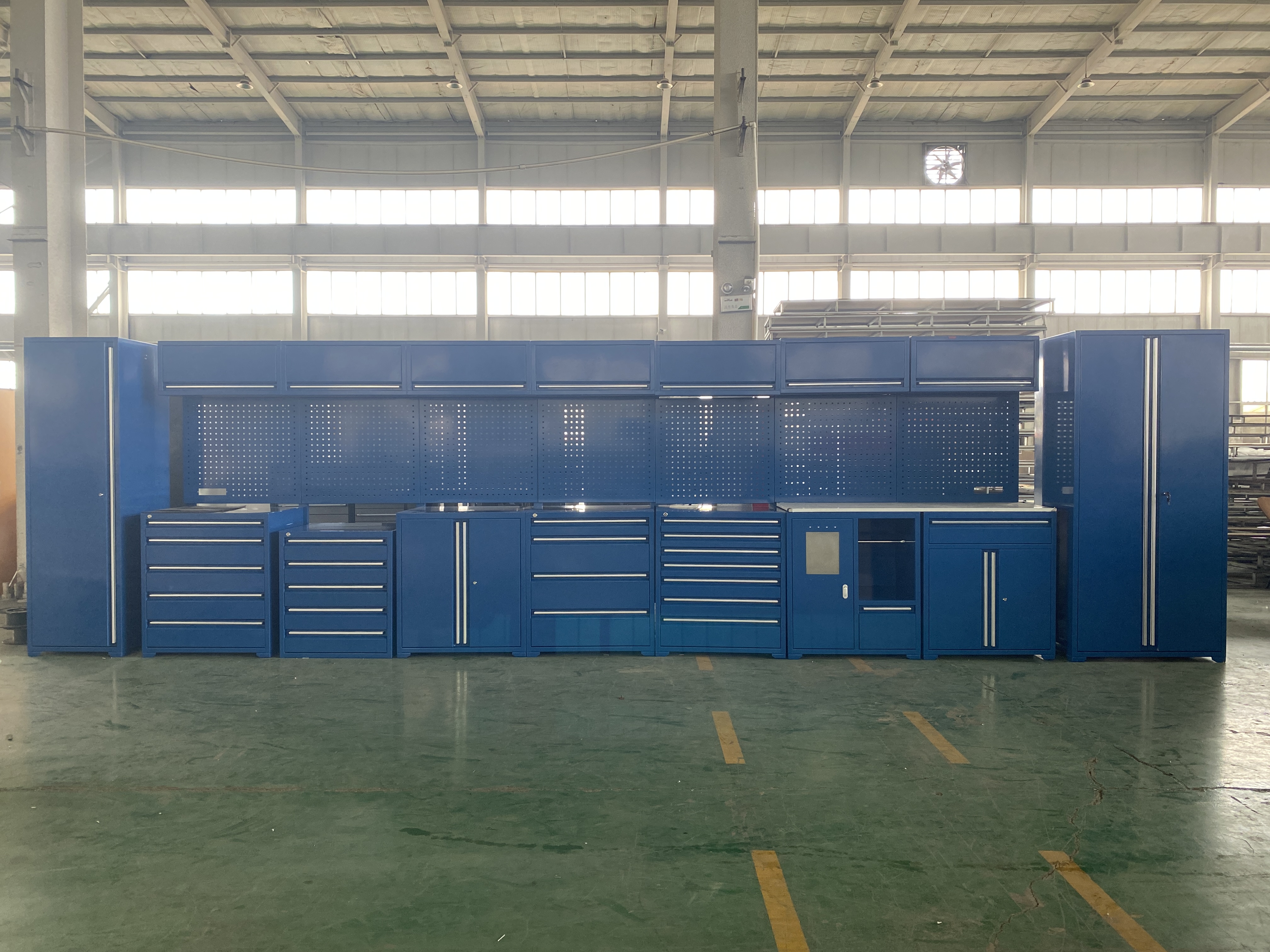 Chengyuan Jiayu Company fullfører tilpasset Blue Garage Storage Tool System for kanadiske kunder