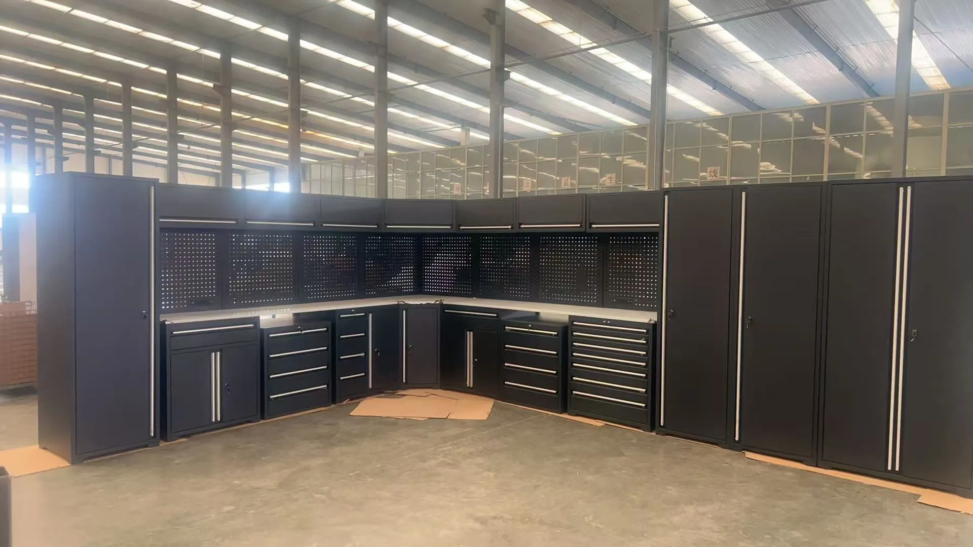 Hva er fordelene med stålverktøy Garage Cabinet Storage Work Station?