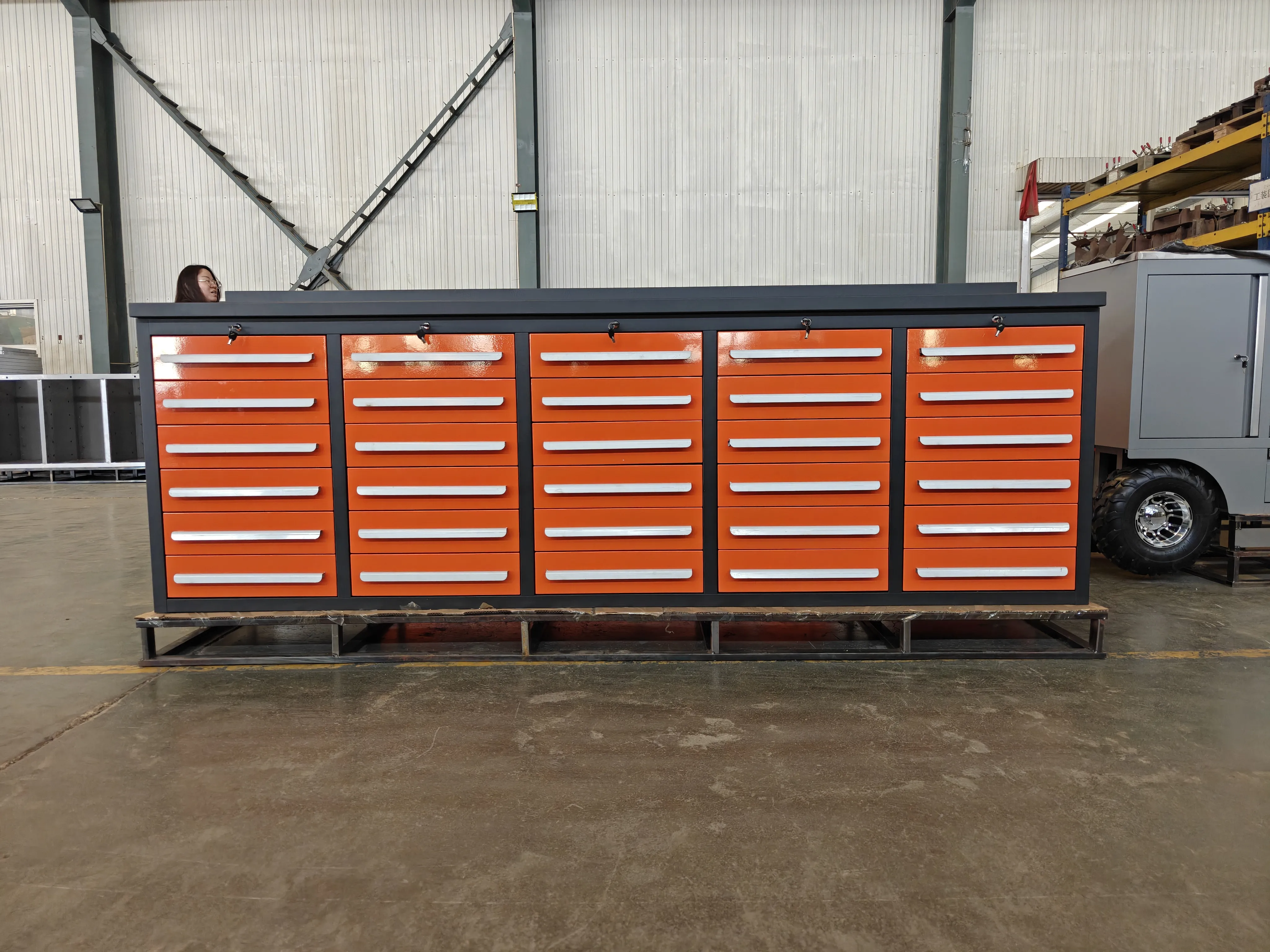 Hva er funksjonene i Orange 30 -skuffen Workbench?